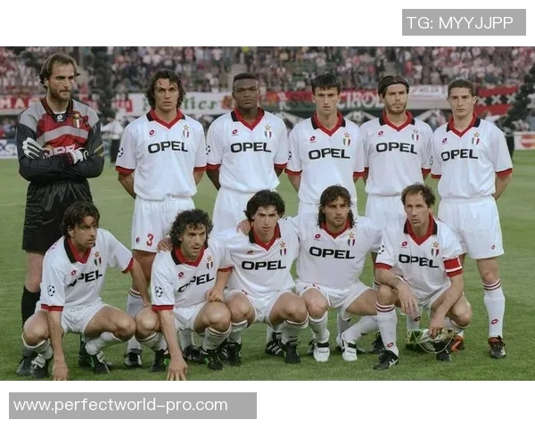 欧冠经典对决曼联与AC米兰握手言和神奇扑救成比赛焦点